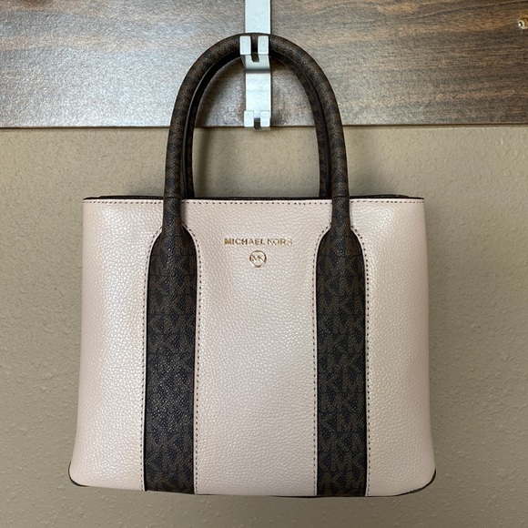 Michael Kors tote - Picture 1 of 9